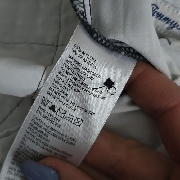 Tommy Bahama | Floral Shorts - Picture 9 of 10